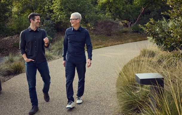 Тім Кук йде з посади гендиректора Apple