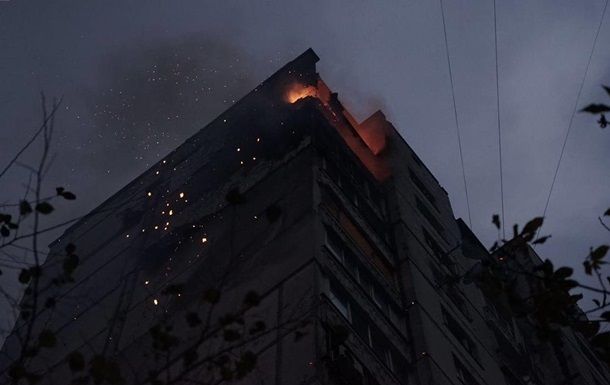 У Києві палають багатоповерхівки і собор в Лаврі