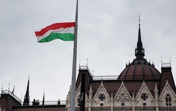 Угорщина знову проти: відкриття кластерів відклали