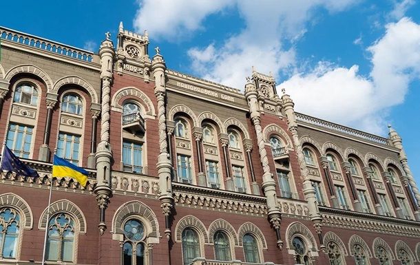 Офіційний курс долара пішов униз