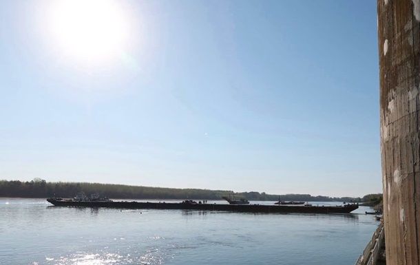 Угорщина почала топити кораблі, щоб врятувати АЕС
