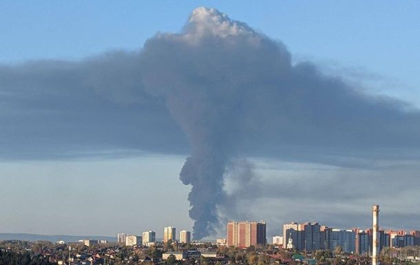 Генштаб підтвердив ураження двох НПЗ в Росії