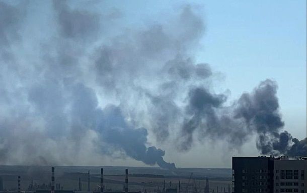 Атака БпЛА зупинила один з найбільших НПЗ РФ