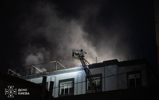 У Києві дрон РФ упав на дитсадок, зайнялася пожежа