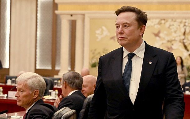 У Кремлі пригрозили Маску за удари по Росії