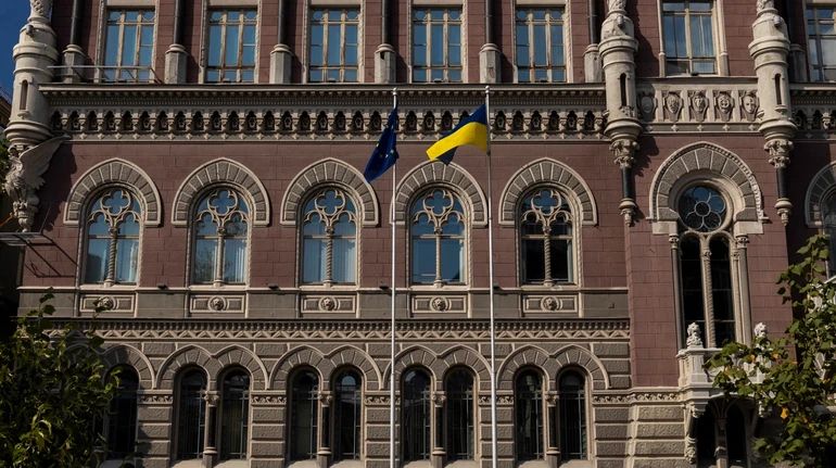 У квітні міжнародні резерви України зменшилися на 7,3%