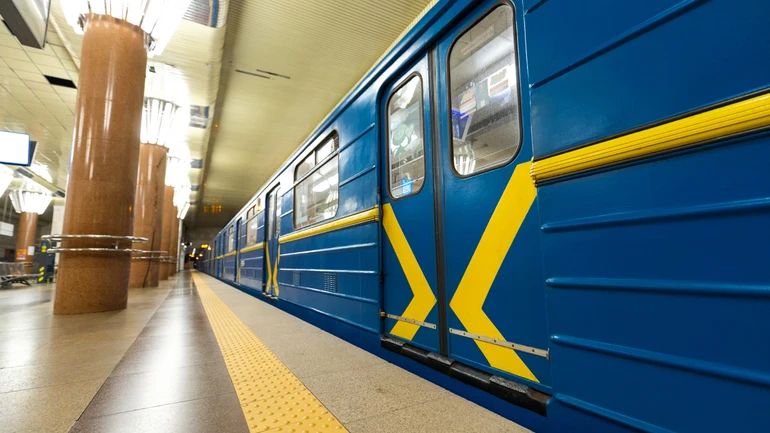 Громадський транспорт у столиці працюватиме довше