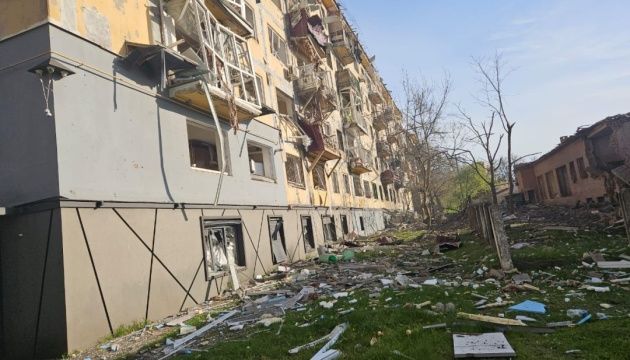 Армія РФ скинула фугасні бомби на центр Краматорська: пʼятеро загиблих, є поранені