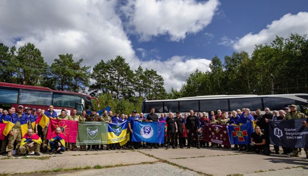СБУ показала ексклюзивні кадри із сьогоднішнього обміну полоненими