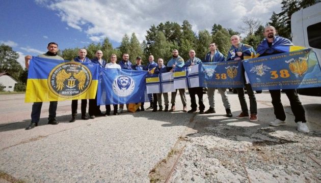 В Україну у межах спеціального етапу обміну через Білорусь повернулись 10 військових