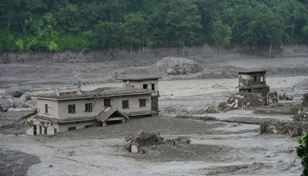 Через повінь у Непалі зниклими безвісти вважаються 53 українці