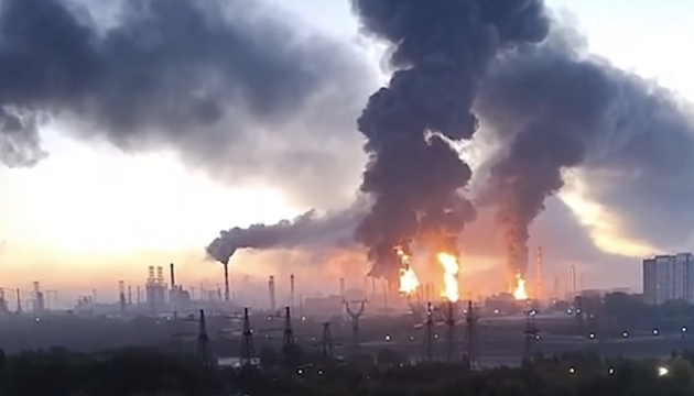 Зеленський підтвердив удари по ключовому підприємству нафтової промисловості у Московському регіоні