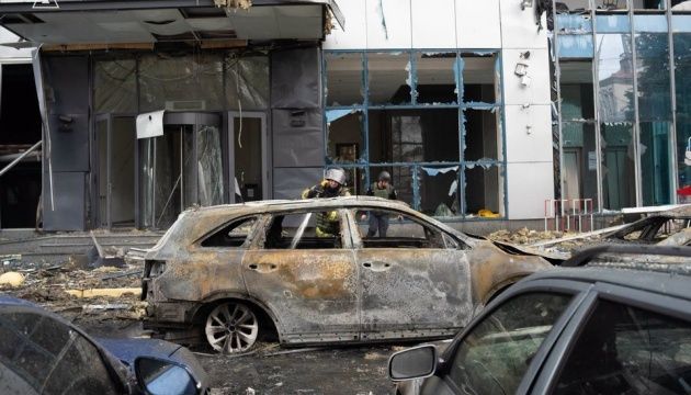 У Києві кількість постраждалих через атаки РФ зросла до 57, загинули семеро людей