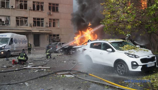 Російські атаки по Києву: від початку доби постраждали 19 людей, загинула жінка