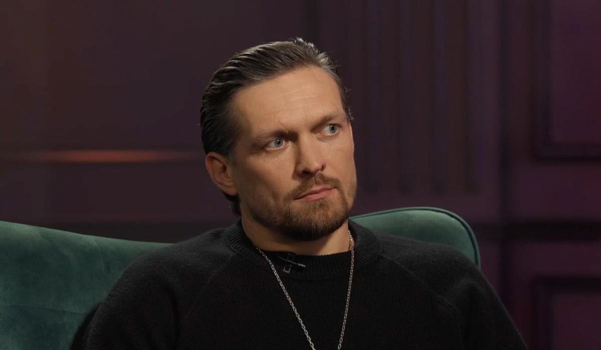 Усик відмовився від усіх чемпіонських поясів, якими володіє