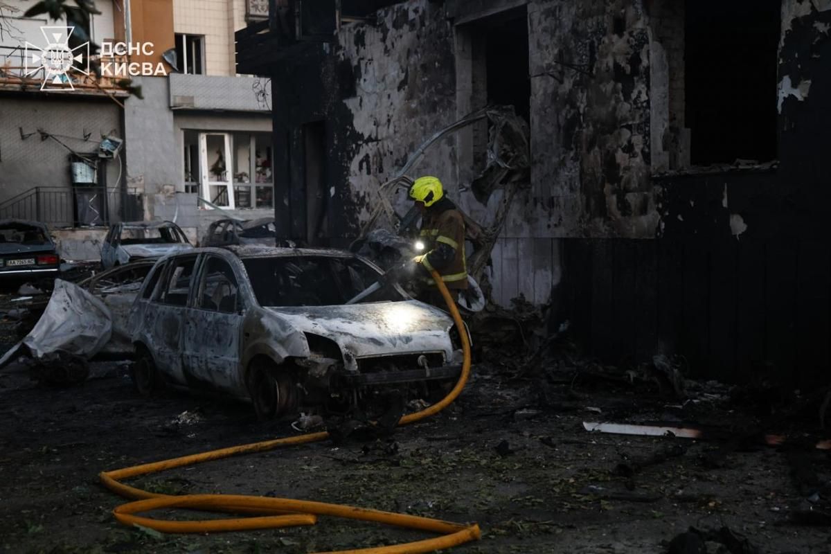 Удар РФ по Києву: влучання і пожежі у 5 районах, кількість постраждалих зросла