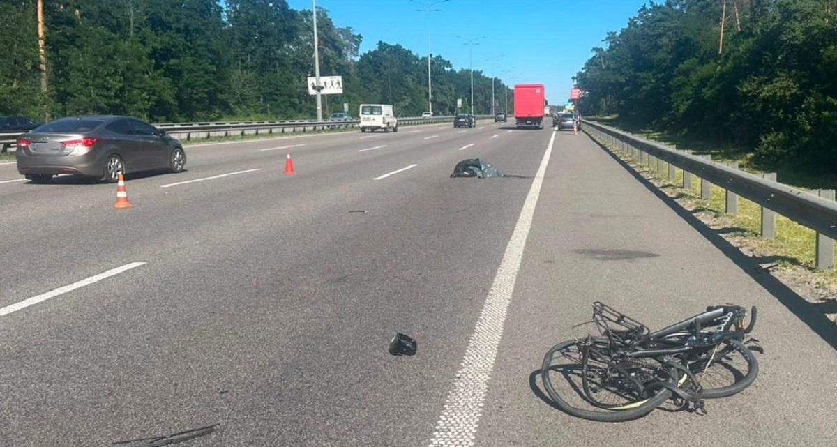 У Києві нетверезий водій BMW на повній швидкості зніс двох велосипедистів