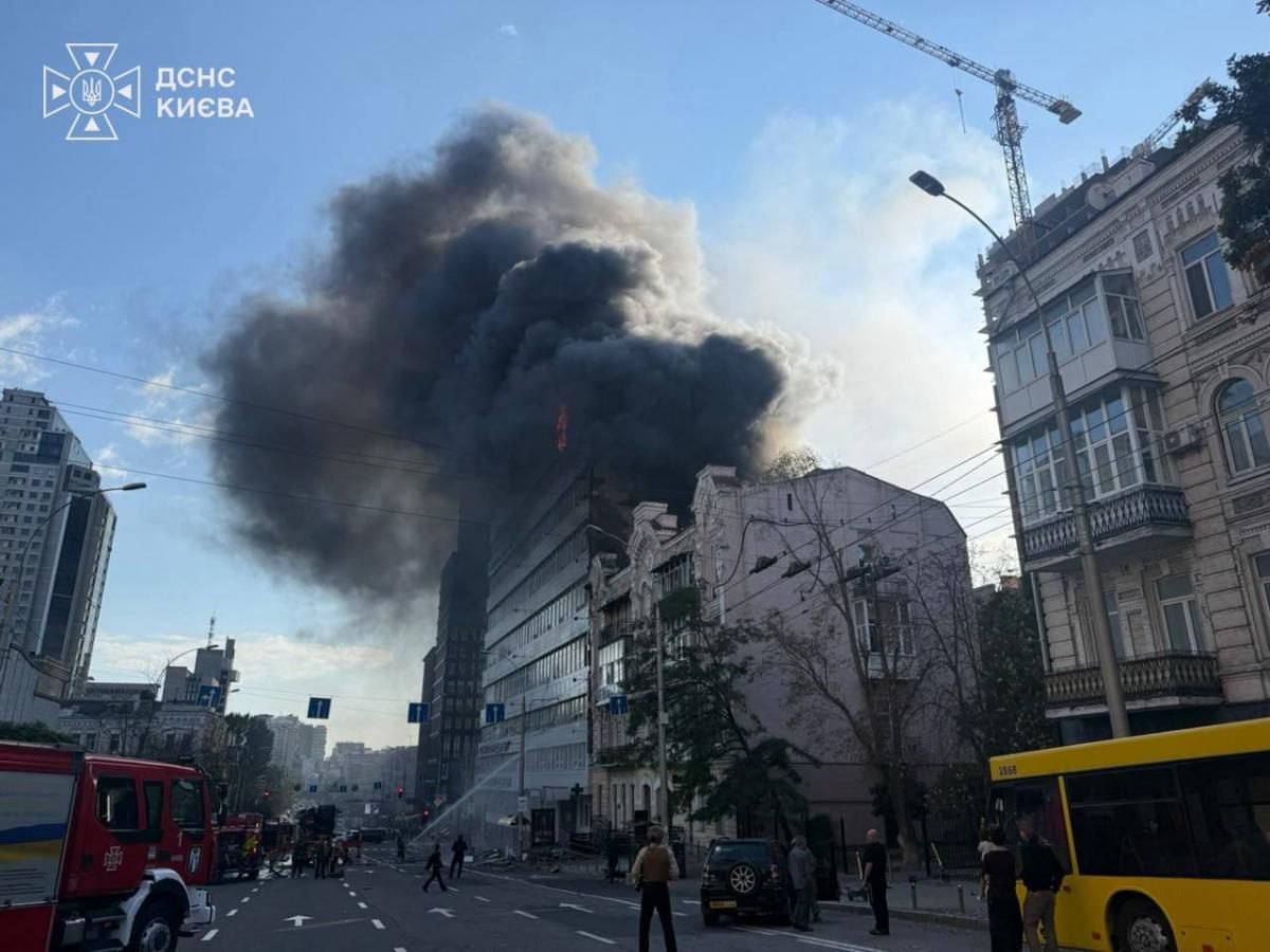 Росіяни вдарили по медичному центру 